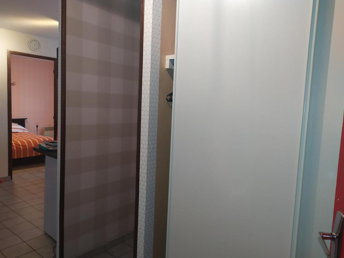 Chez Fabienne T1 Apartment Le Breuil-sur-Couze Luaran gambar