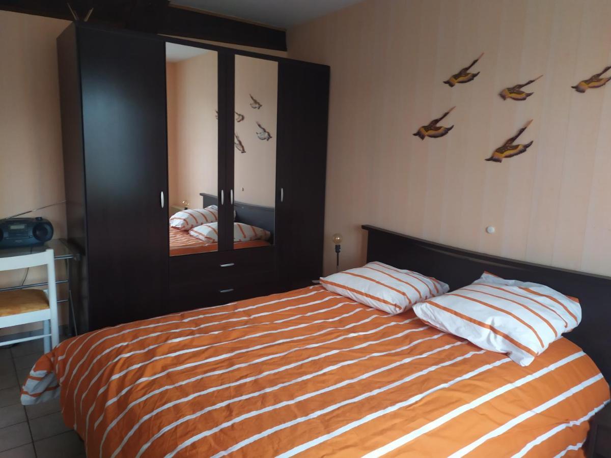 Chez Fabienne T1 Apartment Le Breuil-sur-Couze Luaran gambar
